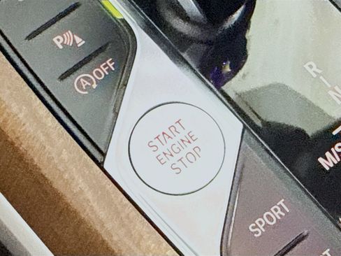 Used 2019 BMW 330i Sedan w/ Convenience Package image 21