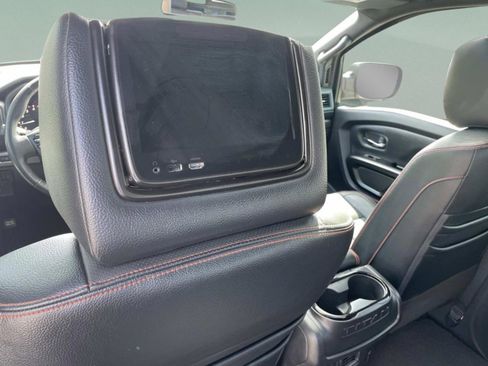 Used 2021 Nissan Titan PRO-4X w/ Pro-4x Convenience Package AWD/4WD image 11