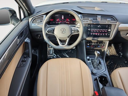 Used 2024 Volkswagen Tiguan SE R-Line w/ MDO Package, Two-Row AWD/4WD image 11