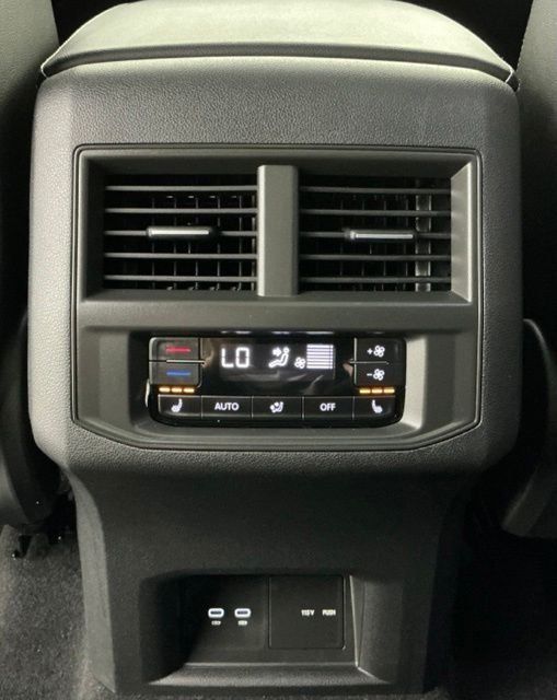 Used 2022 Volkswagen Atlas SEL Premium AWD/4WD image 17
