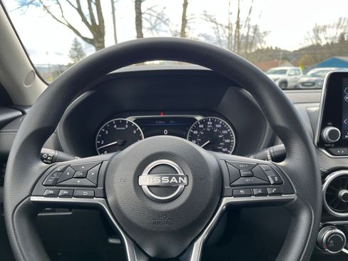 Used 2025 Nissan Sentra SV image 25