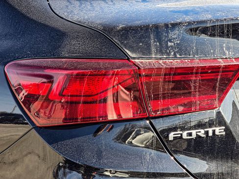 Used 2023 Kia Forte LXS image 7