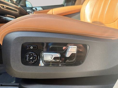 Used 2020 BMW X7 M50i w/ Dynamic Handling Package AWD/4WD image 14