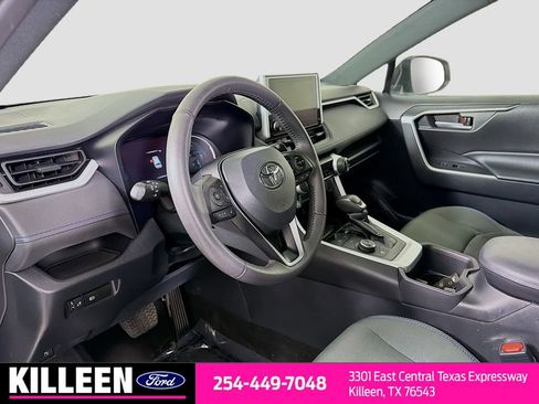 Used 2023 Toyota RAV4 SE image 10
