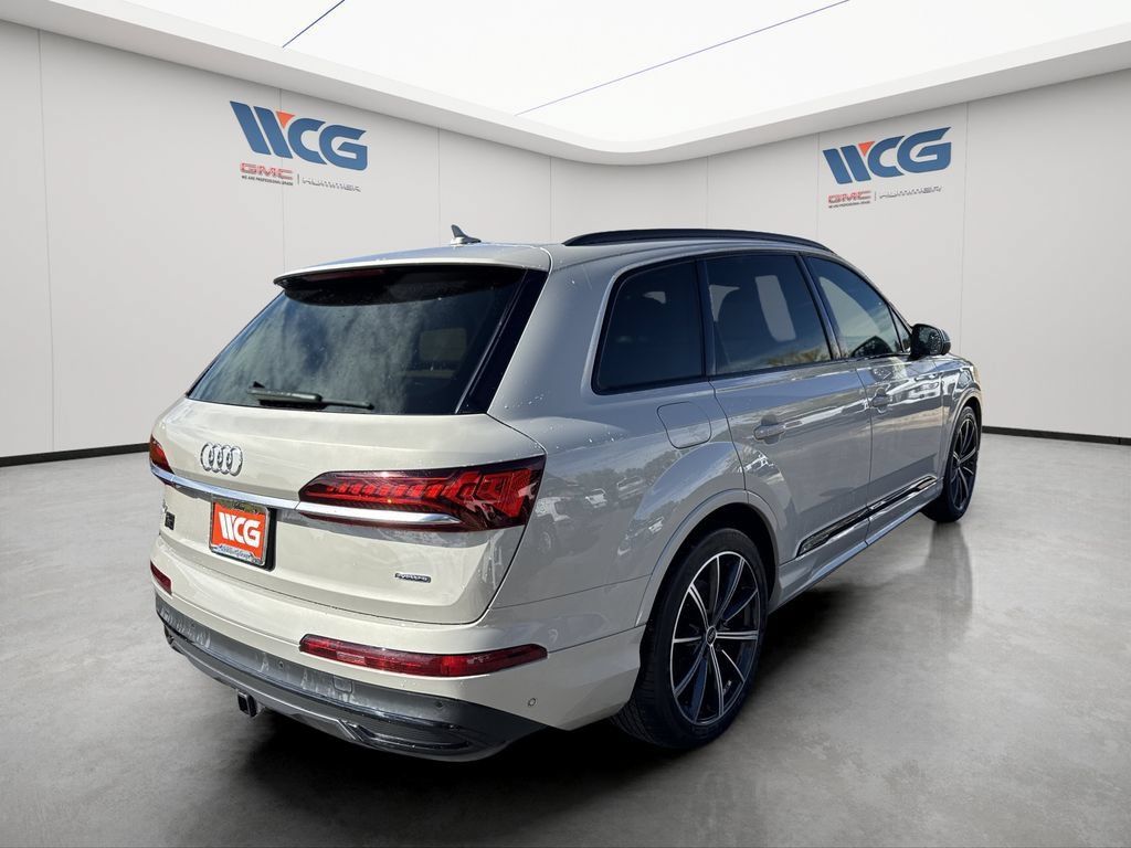Used 2021 Audi Q7 3.0T Prestige AWD/4WD image 3