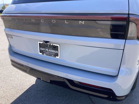 New 2025 Lincoln Navigator Reserve AWD/4WD image 4