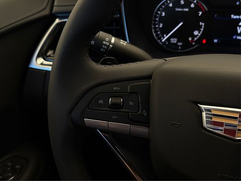 New 2025 Cadillac XT6 Luxury image 27