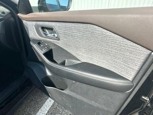 Used 2023 Nissan Rogue SV AWD/4WD image 30