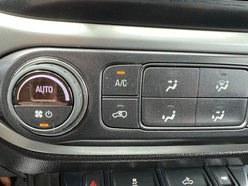 Used 2022 Chevrolet Colorado LT w/ Luxury Package RWD image 37