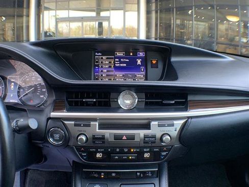 Used 2016 Lexus ES 350 w/ Luxury Package w/Wood Trim image 16