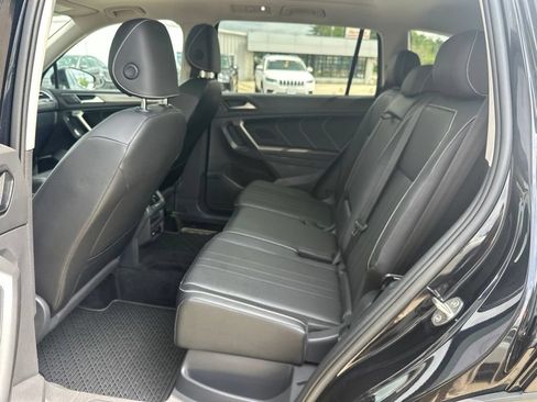 Used 2023 Volkswagen Tiguan SE w/ Panoramic Sunroof Package AWD/4WD image 34