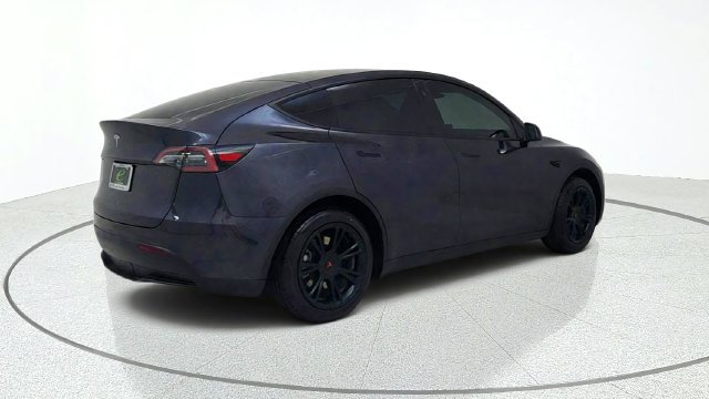 Used 2024 Tesla Model Y 2WD image 8
