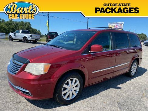 Used 2013 Chrysler Town & Country Touring FWD image 3