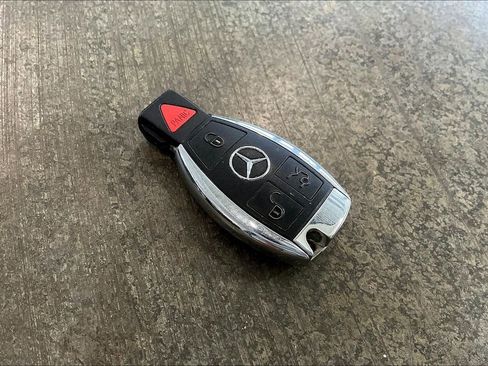 Used 2018 Mercedes-Benz GLC 300 4MATIC image 11