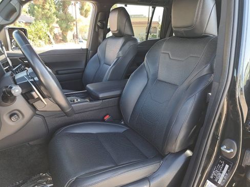 Used 2024 Lexus GX 550 w/ Accessory Package (31) AWD/4WD image 17