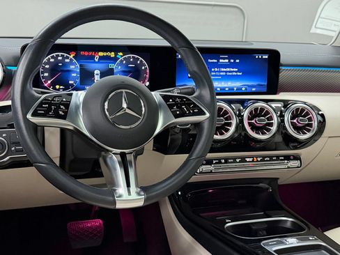 Used 2025 Mercedes-Benz CLA 250 image 37