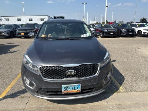 Used 2017 Kia Sorento EX w/ EX V6 Premium Package AWD/4WD image 2