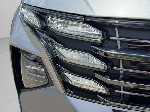 Used 2025 Hyundai Tucson Limited FWD image 9