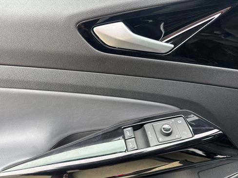 Used 2022 Volkswagen ID.4 Pro image 10