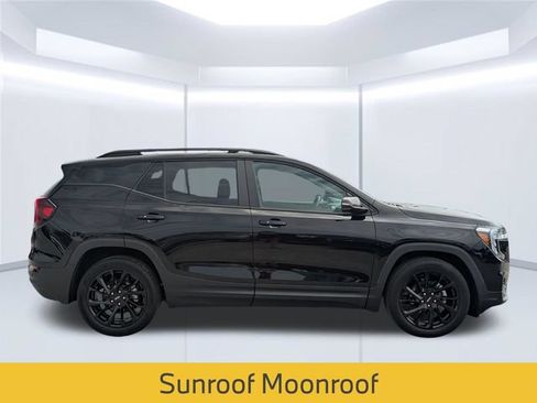 Used 2023 GMC Terrain SLE w/ Driver Convenience Package FWD image 8
