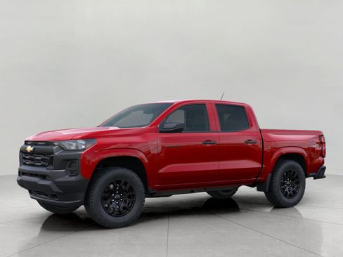Used 2026 Chevrolet Colorado W/T AWD/4WD image 2