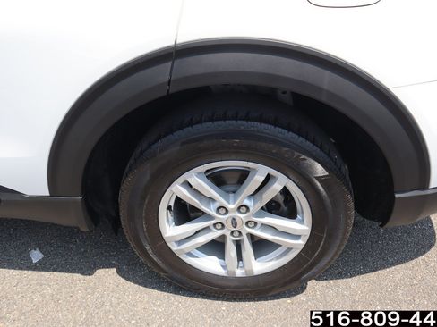 Used 2022 Ford Explorer XLT w/ Equipment Group 202A AWD/4WD image 10