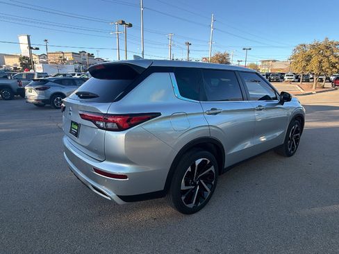 Used 2023 Mitsubishi Outlander SE image 4