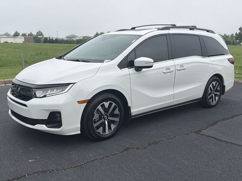 Certified 2026 Honda Odyssey EX-L image 5
