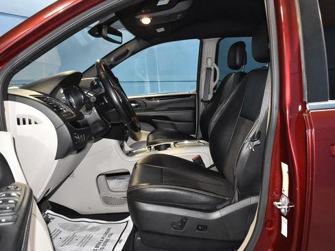 Used 2020 Dodge Grand Caravan SXT FWD image 6