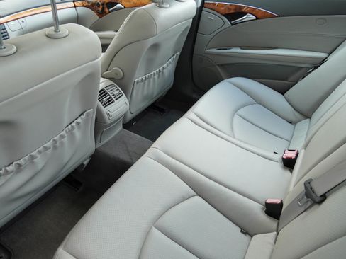 Used 2008 Mercedes-Benz E 350 4MATIC Sedan image 31