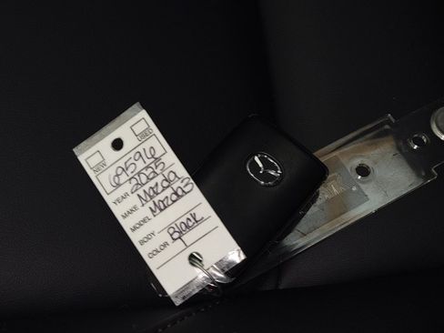 Used 2025 MAZDA MAZDA3 s image 29