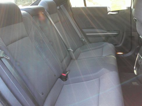 Used 2019 Dodge Charger SXT image 18