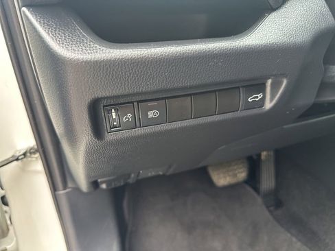Used 2019 Toyota RAV4 XLE Premium AWD/4WD image 19
