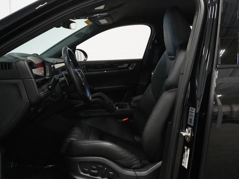 Used 2025 Porsche Cayenne Turbo GT image 11