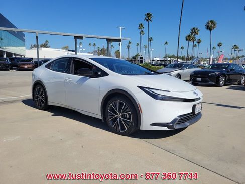 Used 2023 Toyota Prius XLE image 2