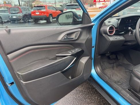Used 2025 Chevrolet Trax RS w/ Sunroof Package image 5