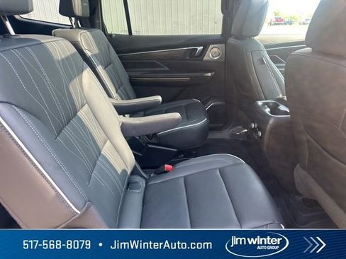Used 2025 Buick Enclave Avenir w/ Super Cruise Package AWD/4WD image 16