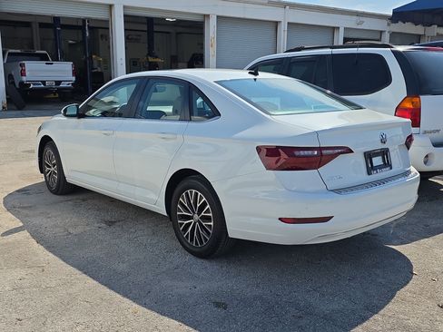 Used 2021 Volkswagen Jetta SE w/ SE Cold Weather Package image 4