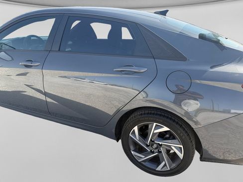 Used 2025 Hyundai Elantra Sport FWD image 13