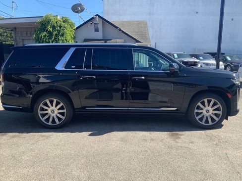 Used 2021 Cadillac Escalade ESV Premium Luxury Platinum RWD image 2