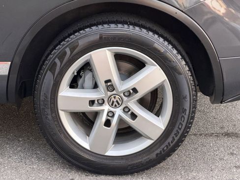 Used 2012 Volkswagen Touareg Sport AWD/4WD image 48