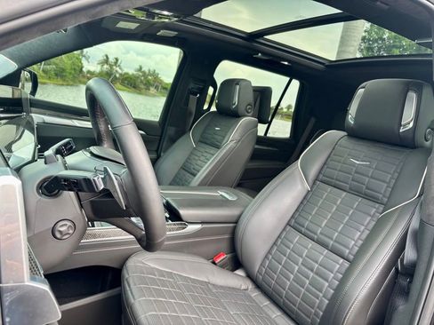 Used 2025 Cadillac Escalade V AWD/4WD image 2