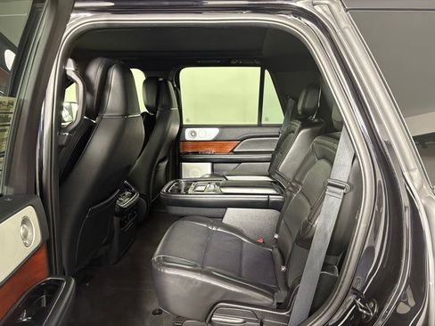 Used 2020 Lincoln Navigator Reserve image 28