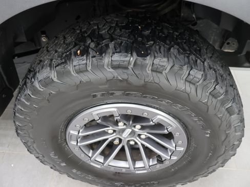 Used 2019 Ford F150 Raptor w/ Equipment Group 802A Luxury AWD/4WD image 3
