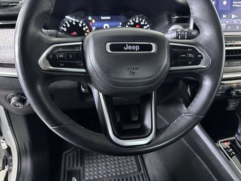 Used 2025 Jeep Compass Latitude AWD/4WD image 11