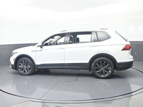 Used 2024 Volkswagen Tiguan SE FWD image 3