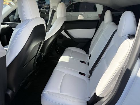 Used 2021 Tesla Model Y Long Range AWD/4WD image 9