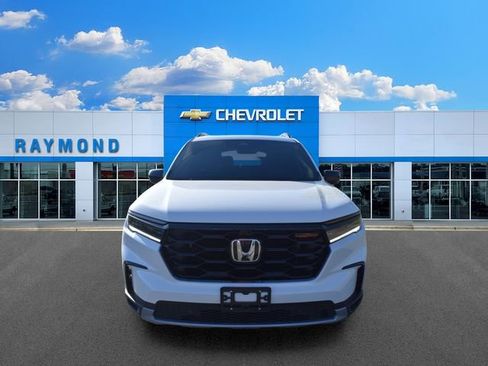 Used 2025 Honda Pilot TrailSport image 8