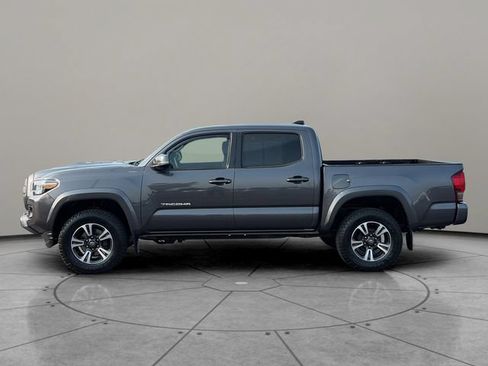 Used 2016 Toyota Tacoma TRD Sport AWD/4WD image 3