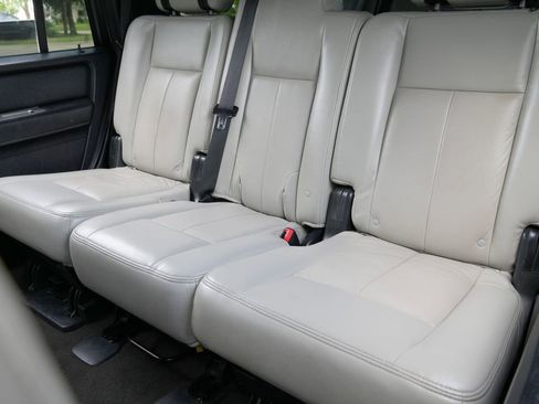 Used 2015 Ford Expedition XLT RWD image 12